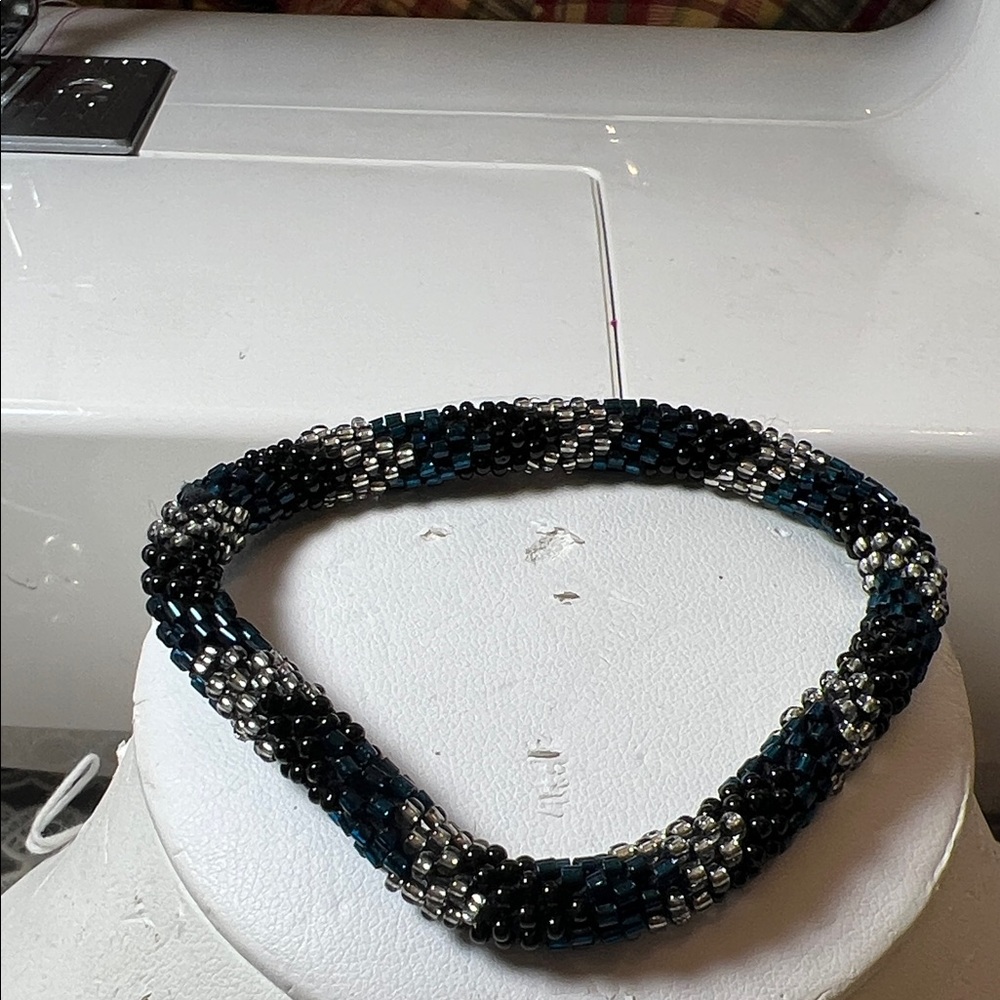 Elegant Beaded Bracelet - Black and Silver